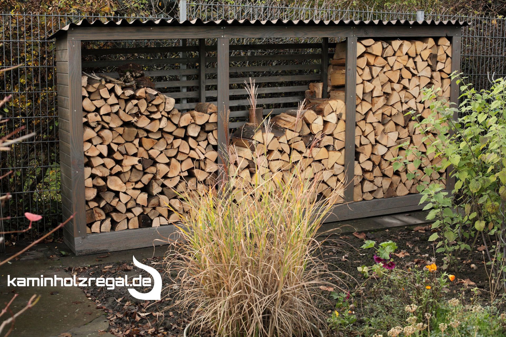 Kaminholzregal - Brennholzregal Außenbereich mit Rückwand - Dachneigung